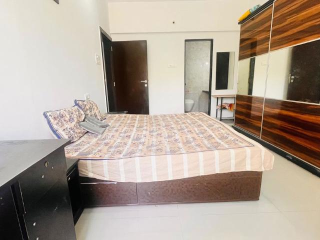 Rental | 3 BHK 1700 Sq.Ft. Apartment in Raviraj Divine