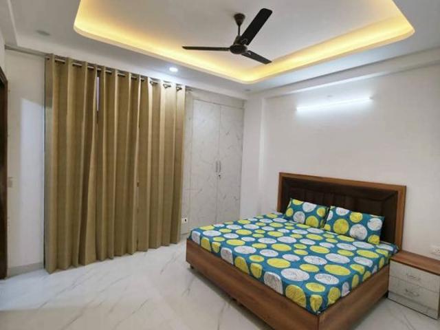 Rental | 3 BHK + 1712 Sq.Ft. Apartment in DLF Capital Greens Phase I And II