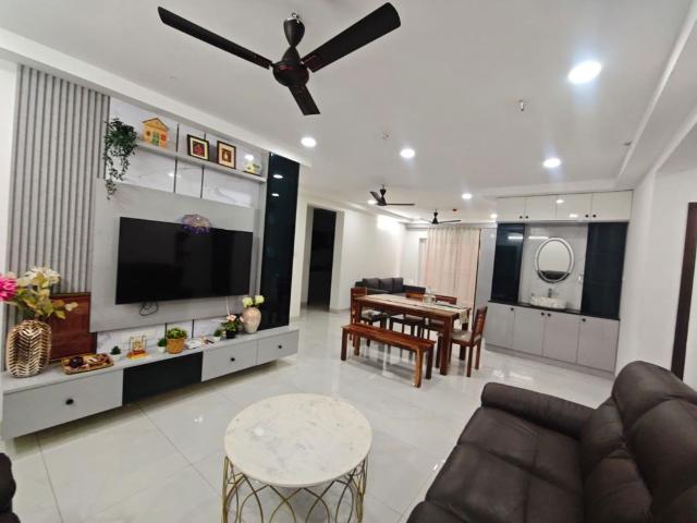 Rental | 3 BHK + 1840 Sq.Ft. Apartment in Poulomi Avante
