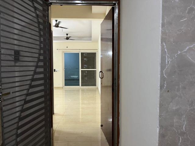 Rental | 3 BHK 1850 Sq.Ft. Apartment in Gaur Sportswood