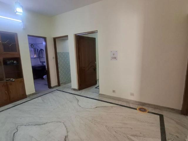 Rental | 3 BHK 1850 Sq.Ft. Apartment in Sarita Vihar