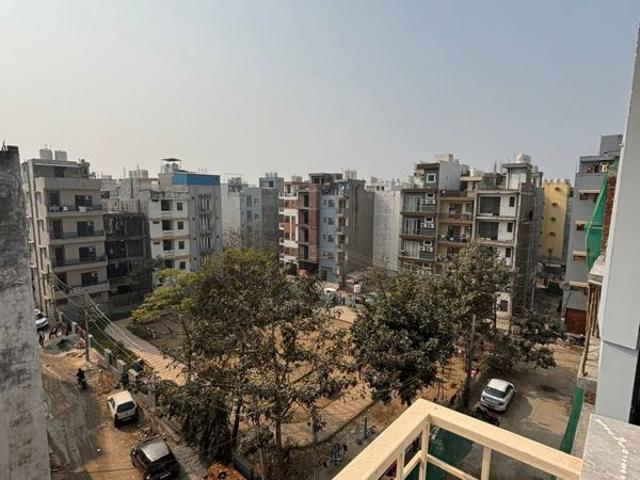 Rental | 3 BHK 1875 Sq.Ft. Apartment in Shree Vardhman Flora