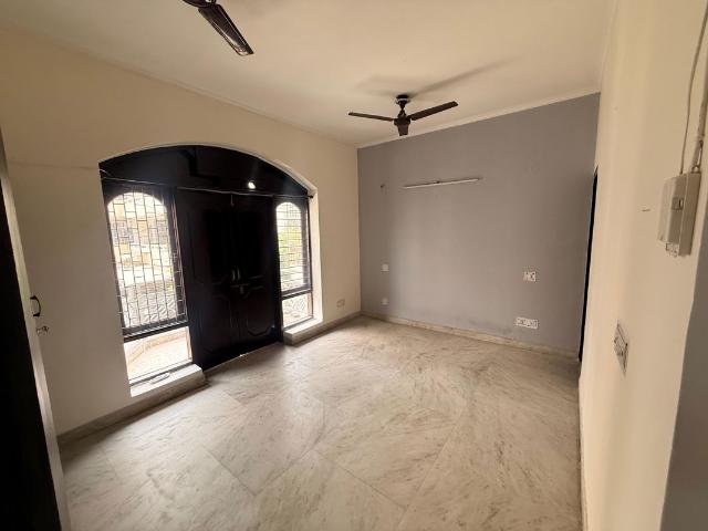 Rental | 3 BHK 1800 Sq.Ft. Villa in Sector 23