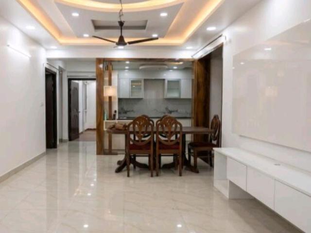 Rental | 3 BHK 1800 Sq.Ft. Apartment in Gomti Nagar