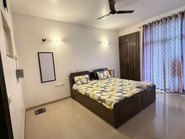 Rental | 3 BHK 1800 Sq.Ft. Apartment in Gomti Nagar