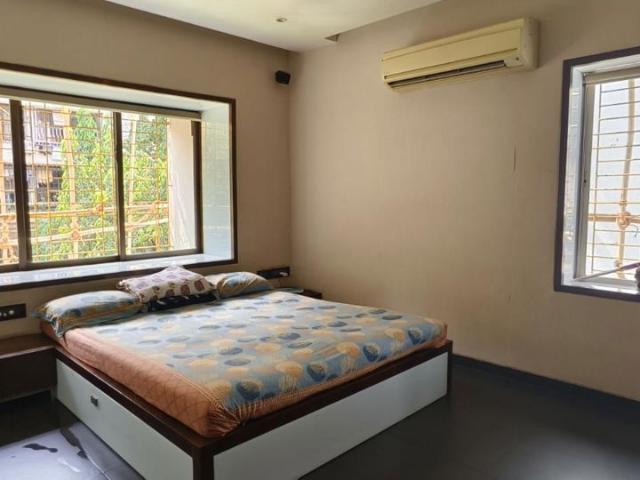 Rental | 3 BHK 1800 Sq.Ft. Apartment in Khar West
