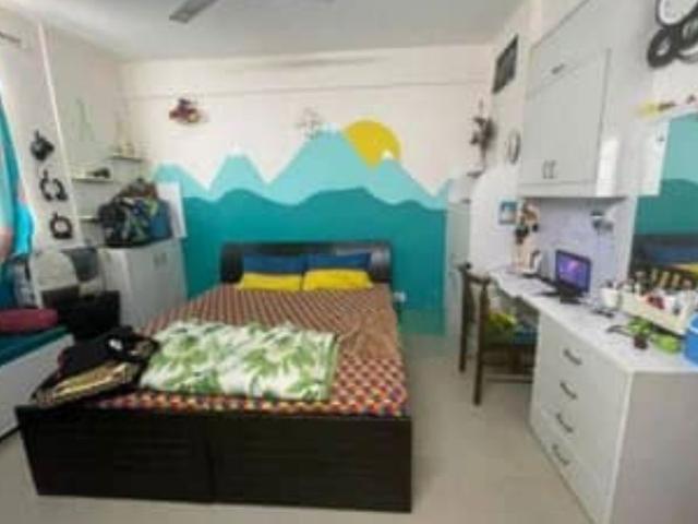 Rental | 3 BHK 1800 Sq.Ft. Apartment in Jewel Apartment