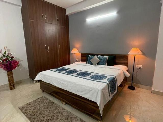 Rental | 3 BHK 1800 Sq.Ft. Apartment in M3M Skywalk