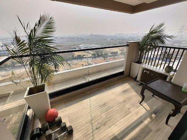 Rental | 3 BHK 1800 Sq.Ft. Apartment in M3M Skywalk