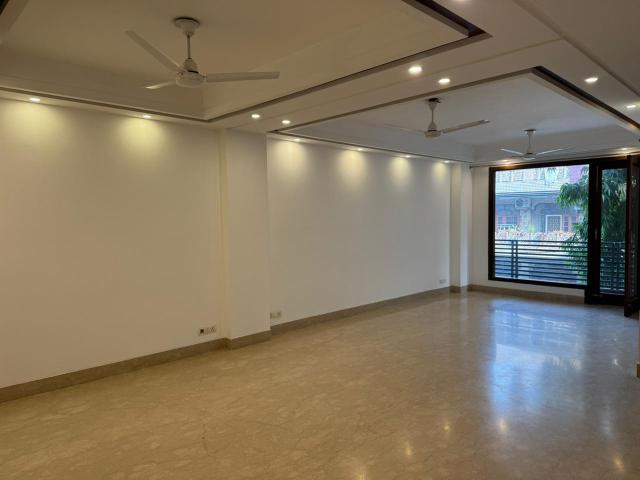 Rental | 3 BHK 1800 Sq.Ft. Apartment in Nehru Enclave