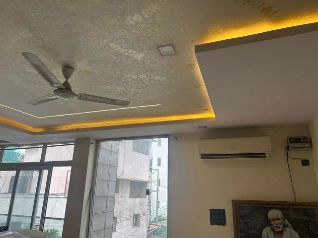 Rental | 3 BHK + 1800 Sq.Ft. Apartment in South Extension II