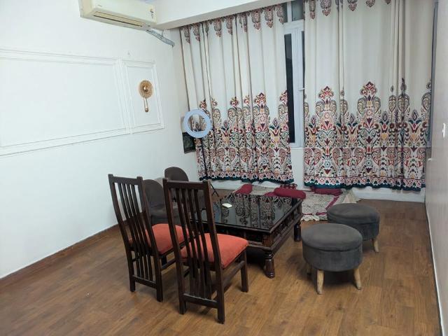 Rental | 3 BHK 1800 Sq.Ft. Apartment in Sector 15