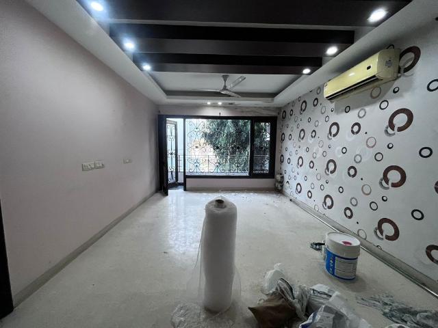 Rental | 3 BHK + 1800 Sq.Ft. Apartment in Shivalik Colony