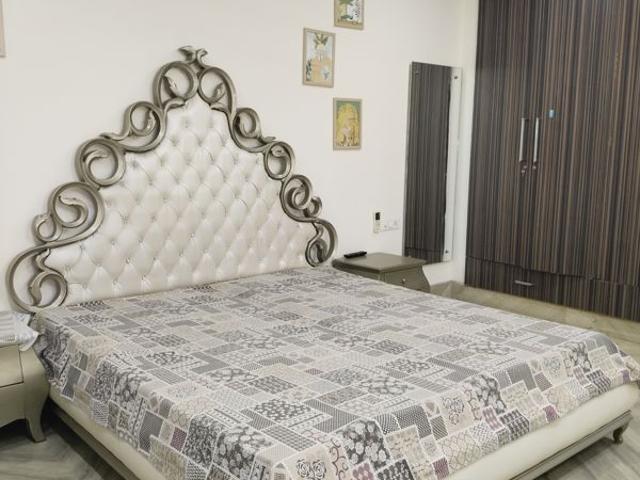 Rental | 3 BHK 1800 Sq.Ft. Apartment in Shivalik Colony