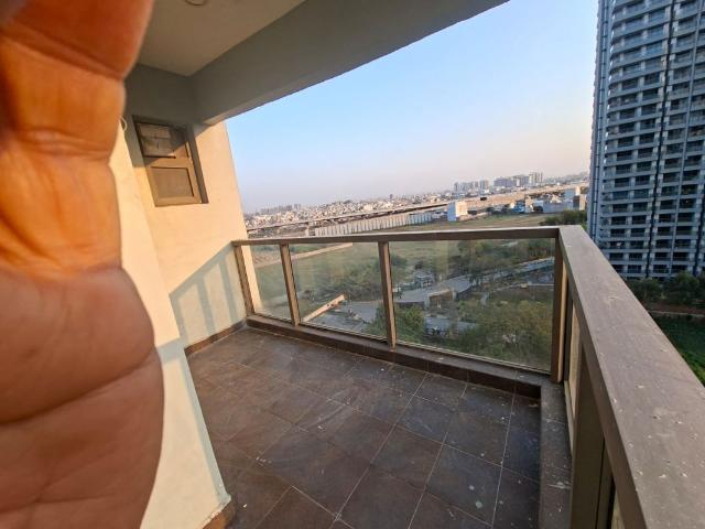 Rental | 3 BHK 1800 Sq.Ft. Apartment in Paras Dews