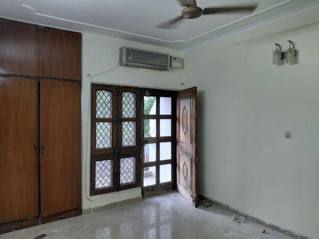 Rental | 3 BHK 1800 Sq.Ft. Apartment in Vasant Kunj