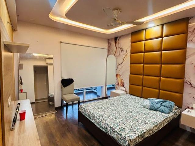Rental | 3 BHK + 1800 Sq.Ft. Apartment in Vibhuti Khand