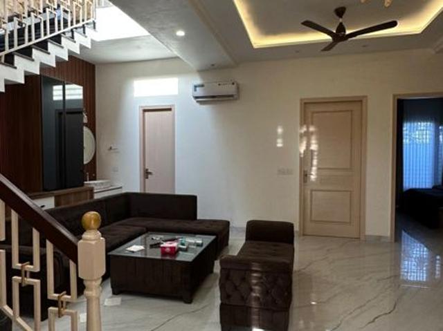 Rental | 3 BHK 1800 Sq.Ft. Independent House in Aerocity