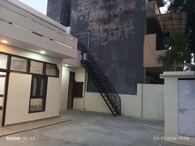 Rental | 3 BHK 1800 Sq.Ft. Independent House in Sector 19