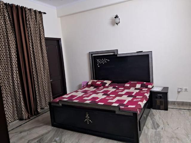 Rental | 3 BHK 1800 Sq.Ft. Independent House in Sector 52