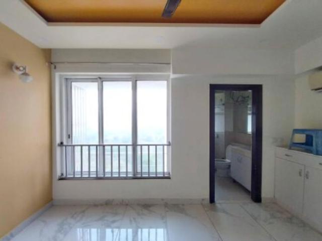 Rental | 3 BHK + 1818 Sq.Ft. Apartment in DLF Regal Gardens