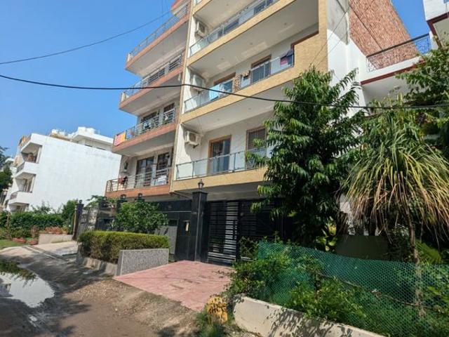 Rental | 3 BHK + 1818 Sq.Ft. Apartment in Sector 23