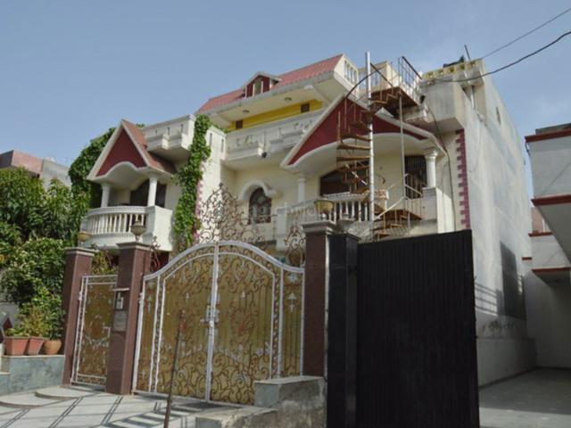 Rental | 3 BHK + 1825 Sq.Ft. Independent House in Sector 4