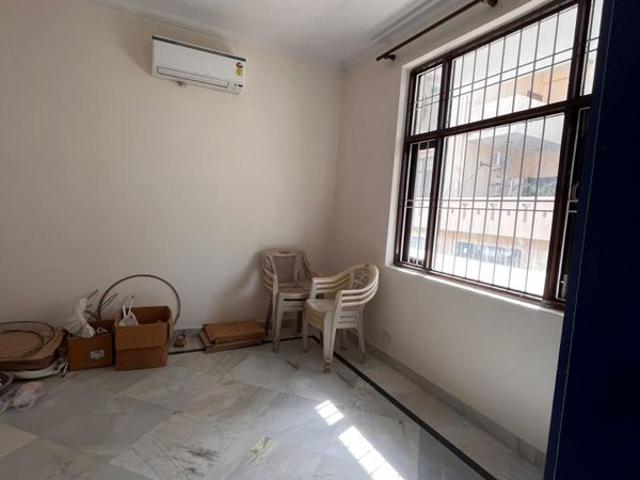 Rental | 3 BHK 1950 Sq.Ft. Apartment in Shree Vardhman Victoria