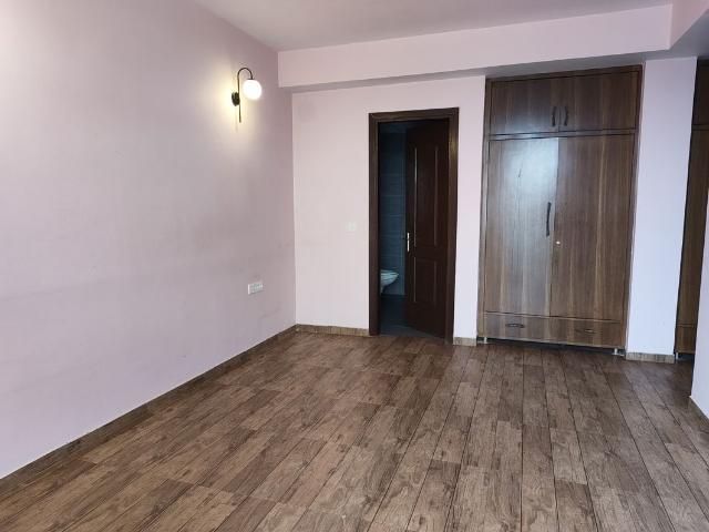 Rental | 3 BHK 1900 Sq.Ft. Apartment in Omaxe Royal Residency Faridabad