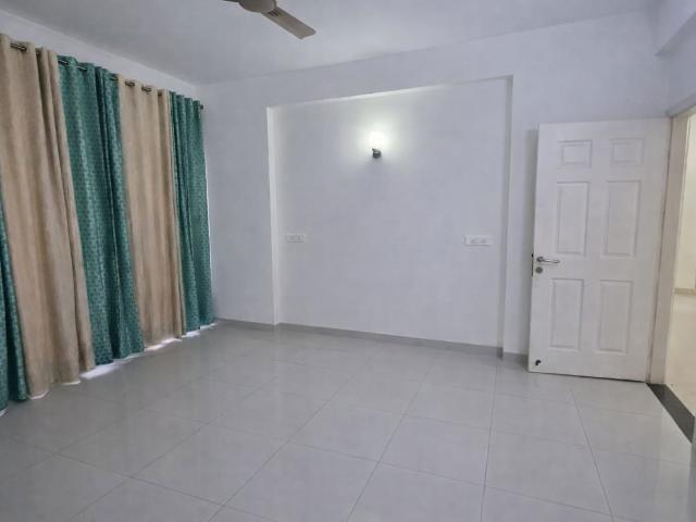 Rental | 3 BHK + 1900 Sq.Ft. Apartment in Omaxe The Nile