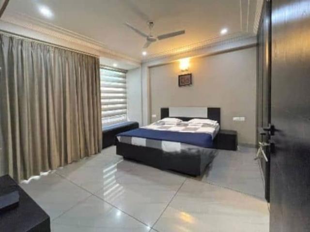 Rental | 3 BHK + 1900 Sq.Ft. Apartment in Shalimar Emerald