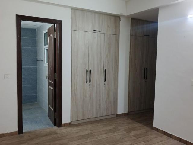 Rental | 3 BHK 1925 Sq.Ft. Apartment in Omaxe Royal Residency Faridabad
