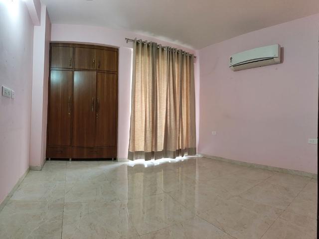 Rental | 3 BHK 1925 Sq.Ft. Apartment in Omaxe Royal Residency Faridabad