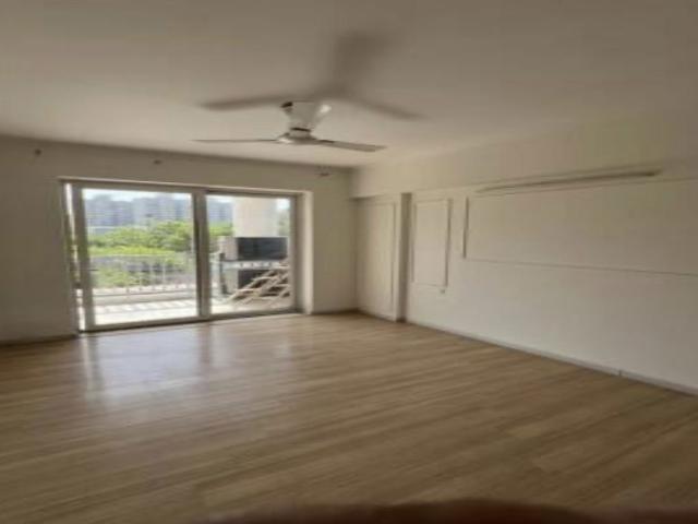 Rental | 3 BHK + 1931 Sq.Ft. Apartment in DLF The Skycourt