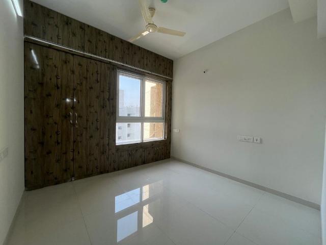 Rental | 3 BHK 2050 Sq.Ft. Apartment in Konark Splendour