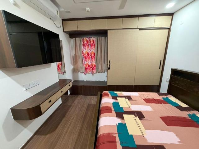 Rental | 3 BHK 2000 Sq.Ft. Apartment in Aurobindo The Regent