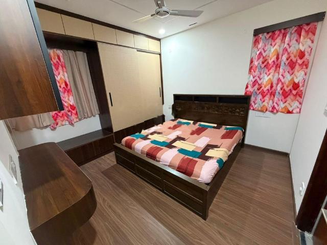 Rental | 3 BHK 2000 Sq.Ft. Apartment in Aurobindo The Regent