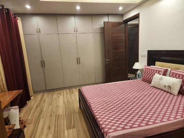 Rental | 3 BHK 2000 Sq.Ft. Apartment in Sector 6 Dwarka