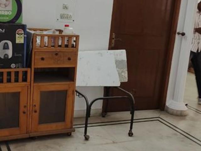 Rental | 3 BHK + 2000 Sq.Ft. Apartment in Sector 6 Dwarka