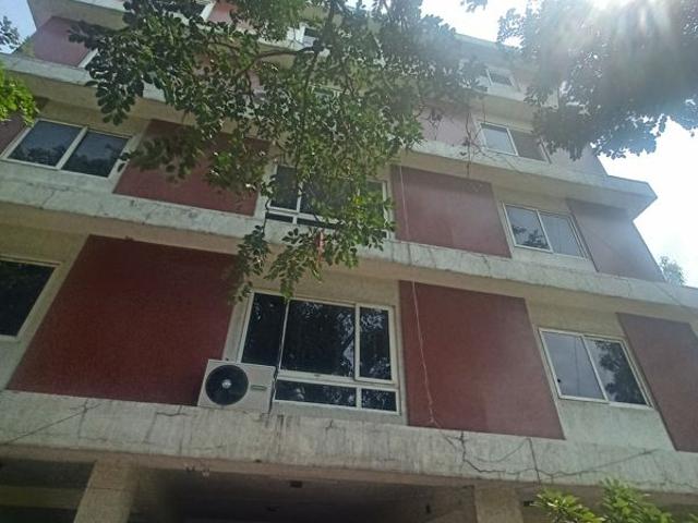 Rental | 3 BHK + 2000 Sq.Ft. Apartment in Sunder Sai Plaza