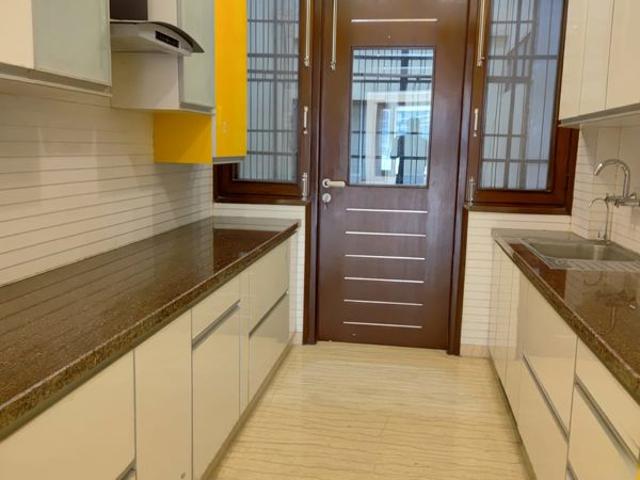 Rental | 3 BHK 200 Sq.Mt. Independent House in RWA Apartments Sector 47