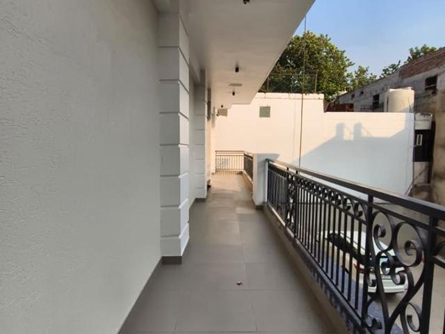 Rental | 3 BHK 200 Sq.Yd. Apartment in DLF Express Greens