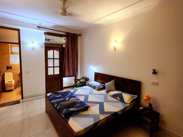 Rental | 3 BHK 200 Sq.Yd. Apartment in Hauz Khas