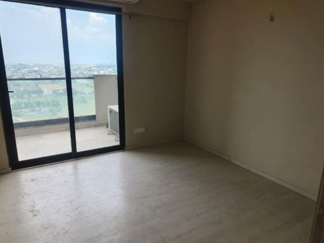 Rental | 3 BHK + 2018 Sq.Ft. Apartment in M3M Skywalk