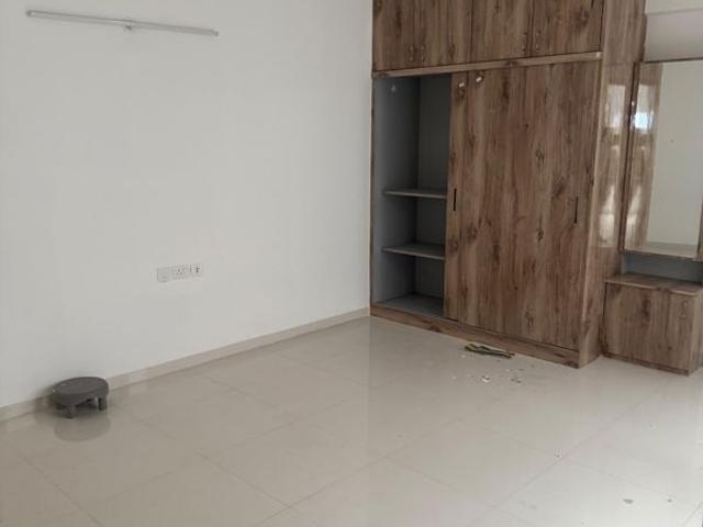 Rental | 3 BHK 2150 Sq.Ft. Apartment in DS Max Skycity