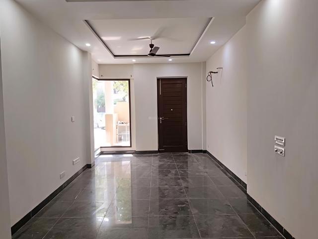 Rental | 3 BHK 2150 Sq.Ft. Apartment in Sushant Lok 3