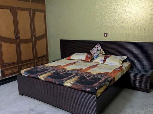 Rental | 3 BHK 215 Sq.Yd. Apartment in Bestech Chambers
