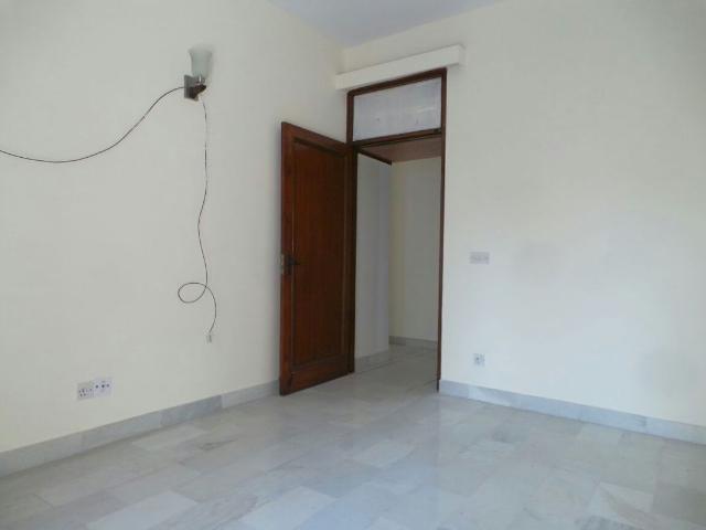 Rental | 3 BHK + 217 Sq.Yd. Apartment in Defence Colony