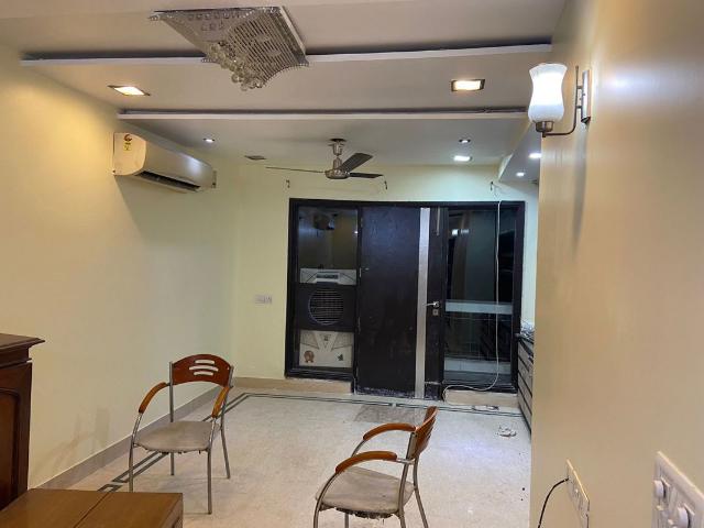 Rental | 3 BHK + 2100 Sq.Ft. Apartment in Kailash Colony