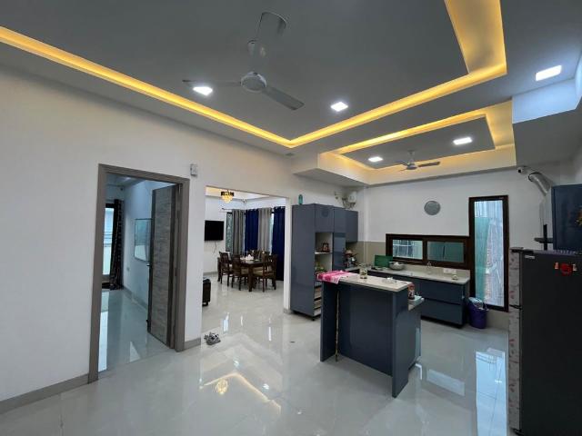 Rental | 3 BHK 2100 Sq.Ft. Apartment in High Grounds
